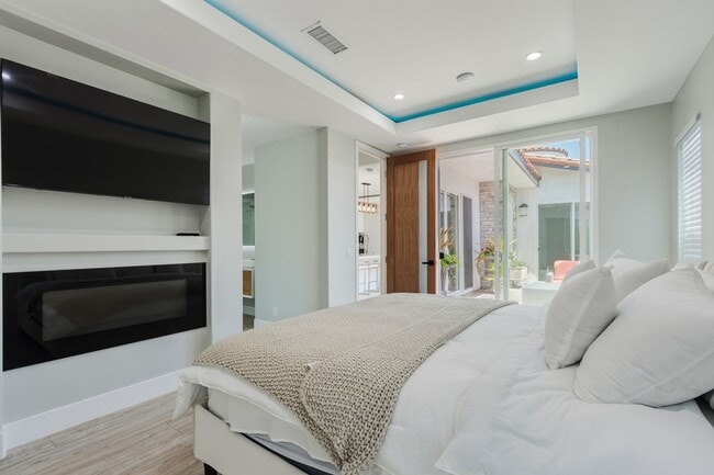 Building Photo - 10068 Russell Ave