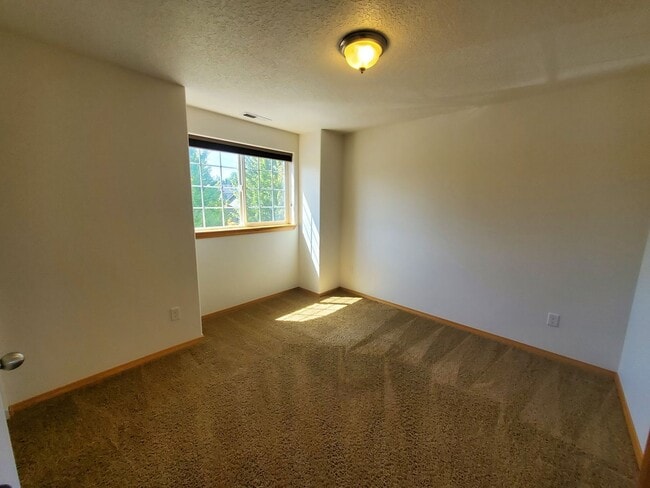 Building Photo - 3259 McKern Pl