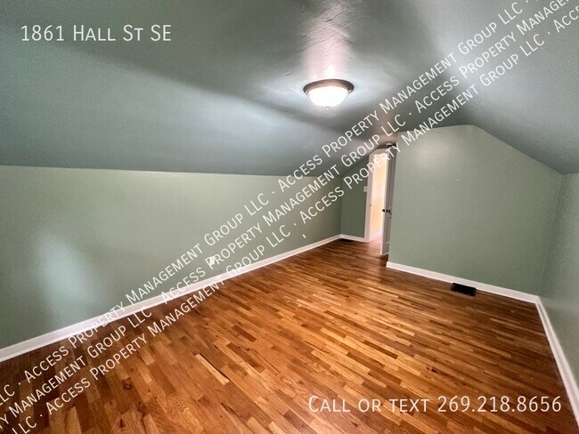Building Photo - SE Side 3 Bedroom Home by East GR