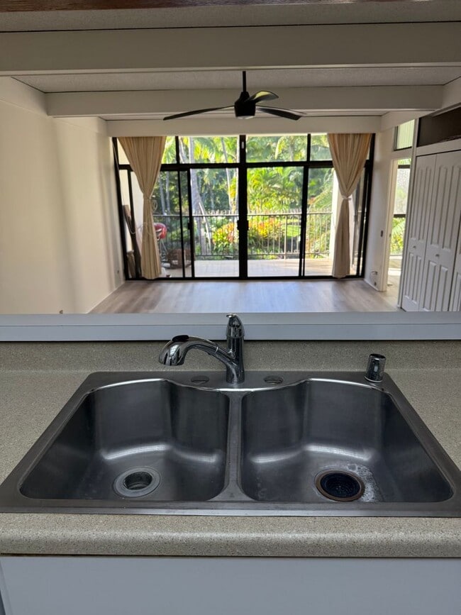 Building Photo - Kailua 3BR/2BA Condo – Resort-Style Living