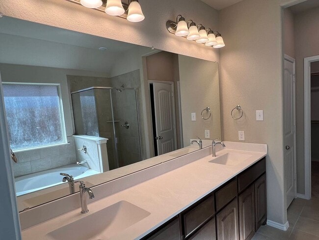 Building Photo - Gorgeous House for rent in Cleburne !!