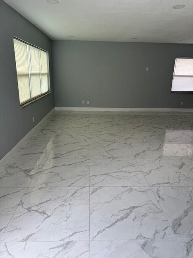 Building Photo - 2 Bed 1 Bath Duplex in Orlando for Rent