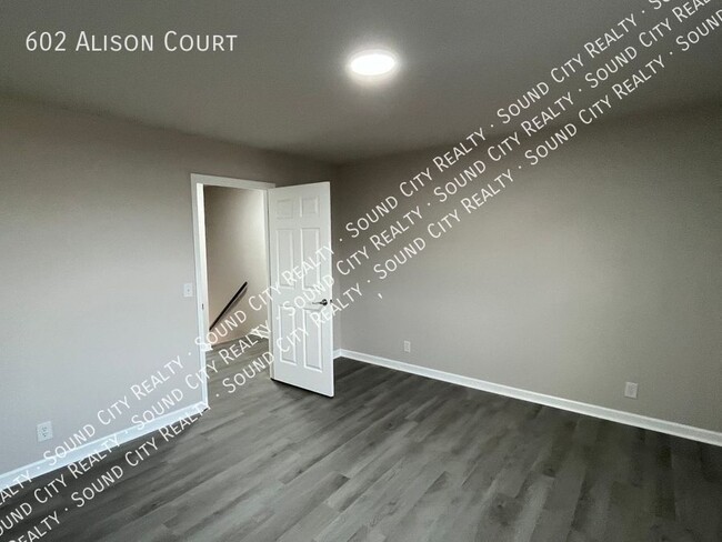 Building Photo - 602 Alison Ct