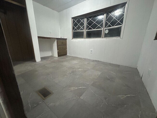 Building Photo - 4723 Williston Rd