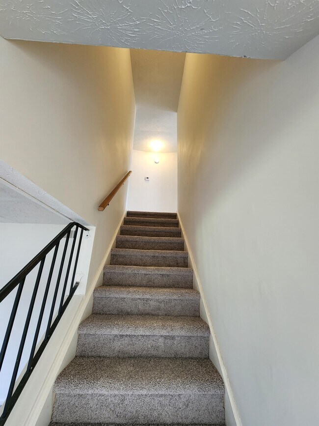 Building Photo - 3250 Strawberry Ln