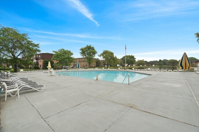 Building Photo - 9458 Bay Colony Dr