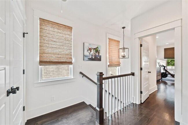 Building Photo - 222 Lampkin St NE