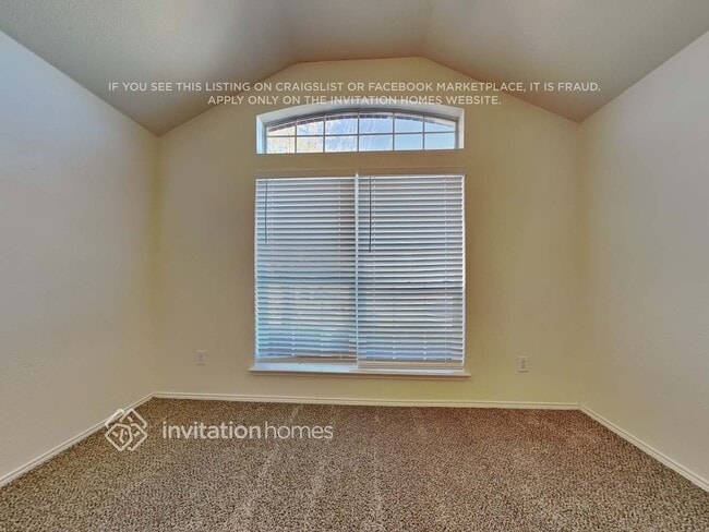 Building Photo - 905 Hidden Oaks Dr