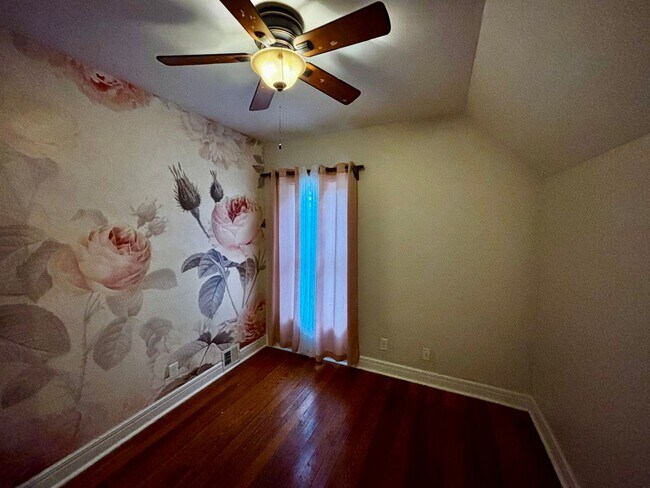 Building Photo - Italian Estates Property Management