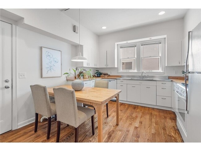 Building Photo - 1621 W 25th St