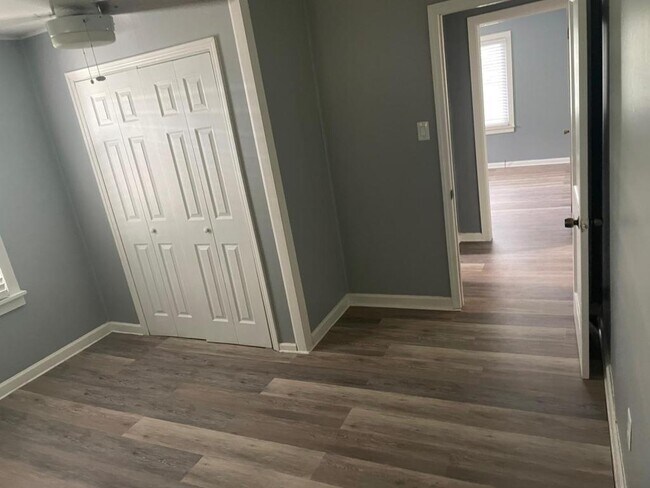Building Photo - 525 Meadowbrook Ave