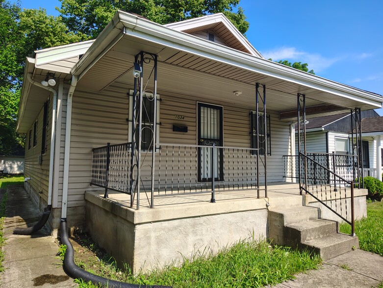 Primary Photo - 1034 Leland Ave
