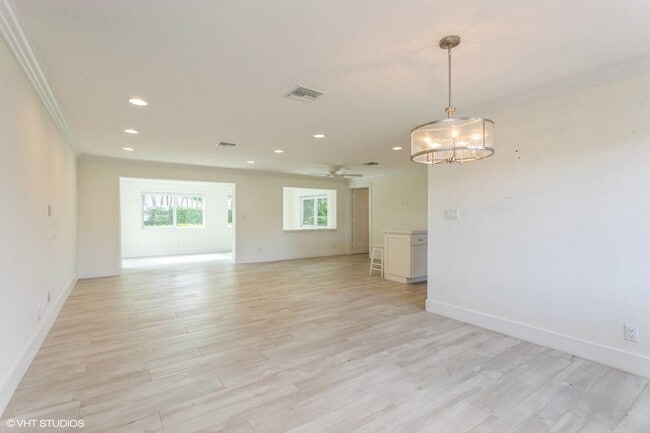 Building Photo - 1615 Venus Ave