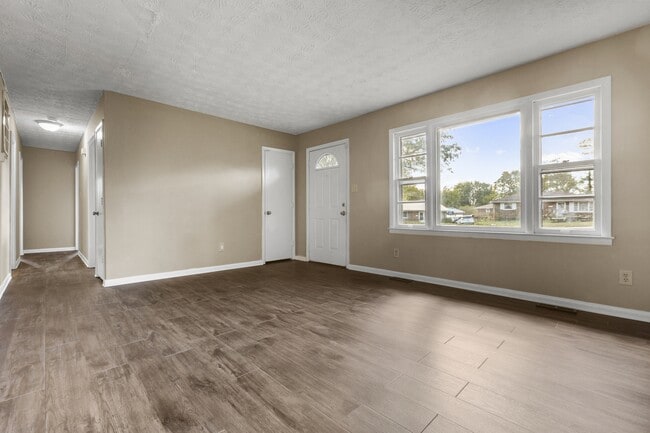 Building Photo - 2461 Mirahill Dr