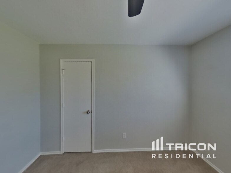 Building Photo - 6910 Meadow Bend Dr