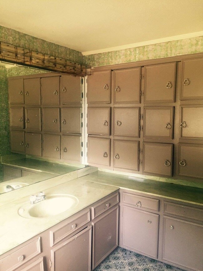 Building Photo - 3612 Livingston Road, Unit H