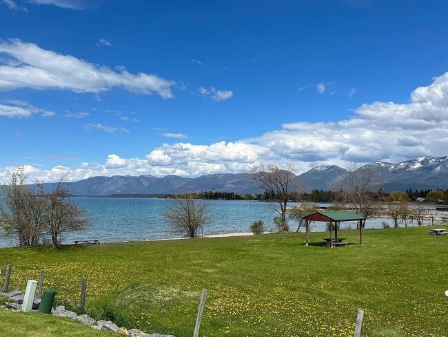 Building Photo - Lake Front Rental