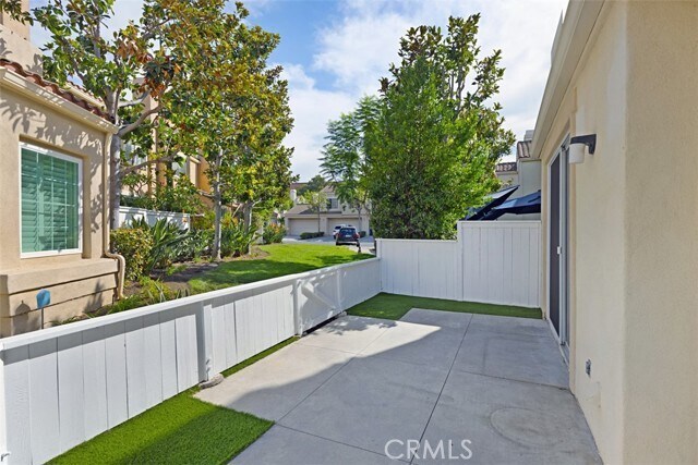 Building Photo - 160 Chandon