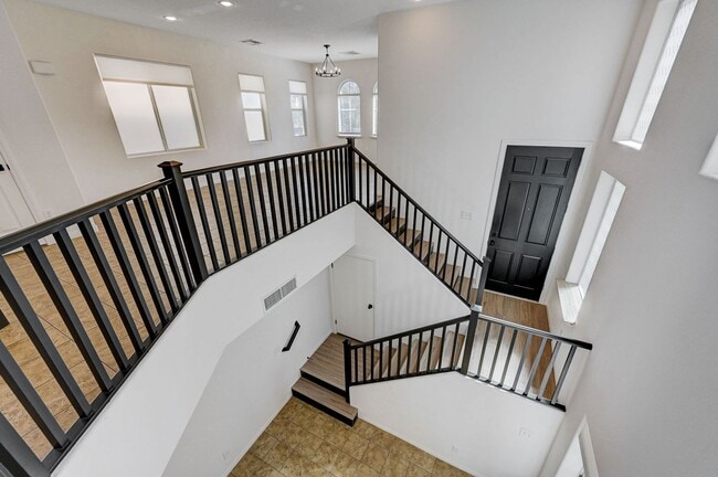 Building Photo - Stylish Tri-Level Home/Tandem Garage in Henderson