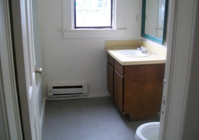 Building Photo - 4 Bedroom Home for Rent in the Lettered Streets