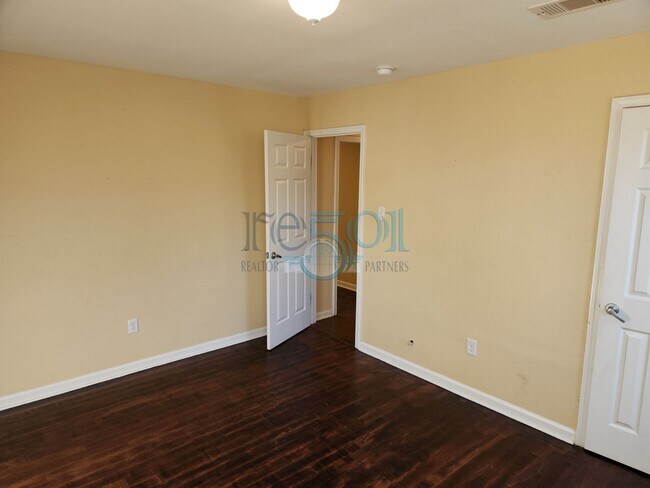 Building Photo - Great Family Home!  4BR 2 BA