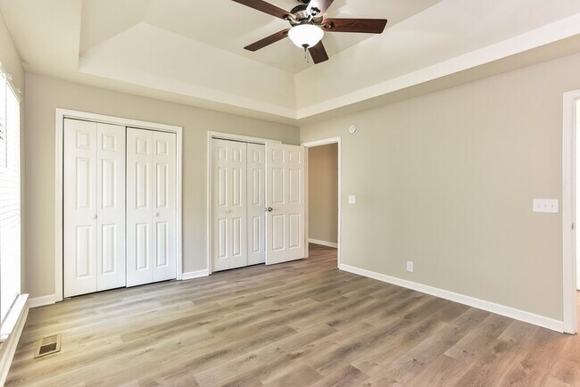 Building Photo - 6009 Legend Dr