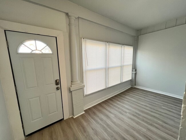 Building Photo - Renovated 3bd/1bth House with Rear yard!! SECTION 8 ONLY!!