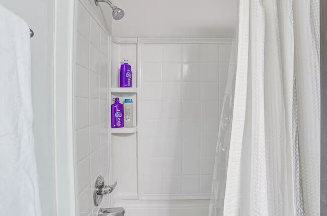 Building Photo - Large furnished Townhome in Norman!