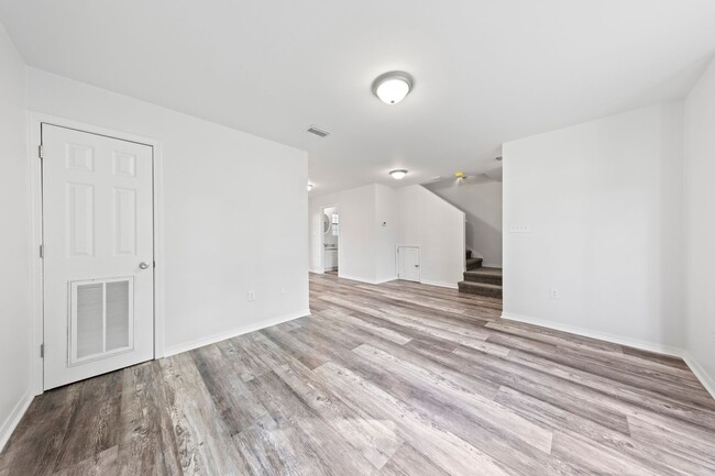 Building Photo - Beautifully Updated Townhouse in Niceville!