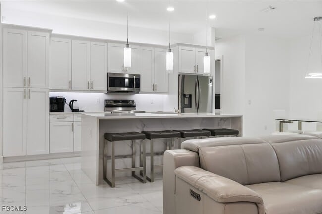 Building Photo - 331 NE 7th St