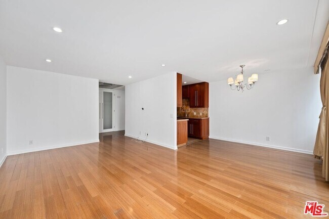 Building Photo - 10751 Wilshire Blvd
