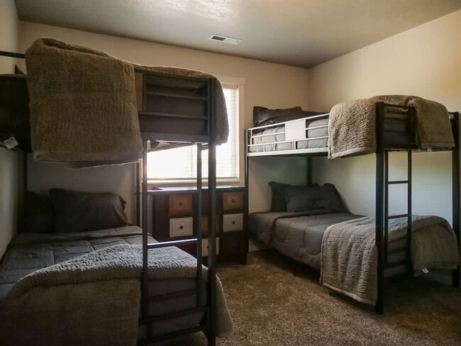 Building Photo - 151 Cub St W