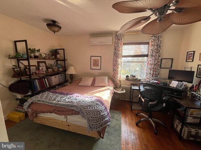 Building Photo - 717 Kearny St NE