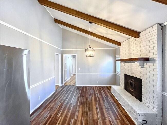 Building Photo - 3-Bedroom Home in a Convenient Location / ...