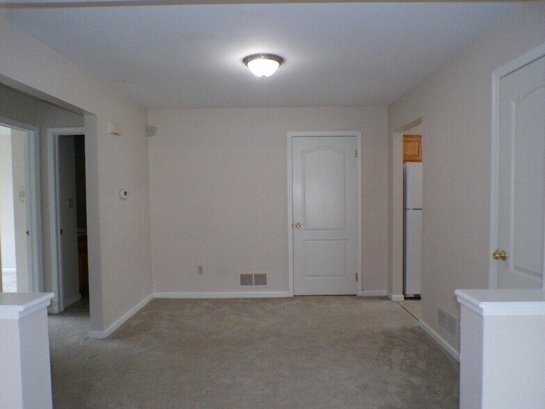 Building Photo - 302 Windsor Pl