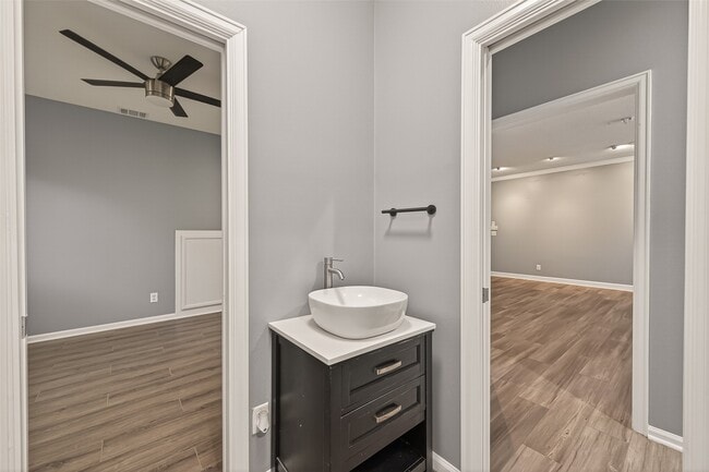 Building Photo - 7203 Timberlake Dr