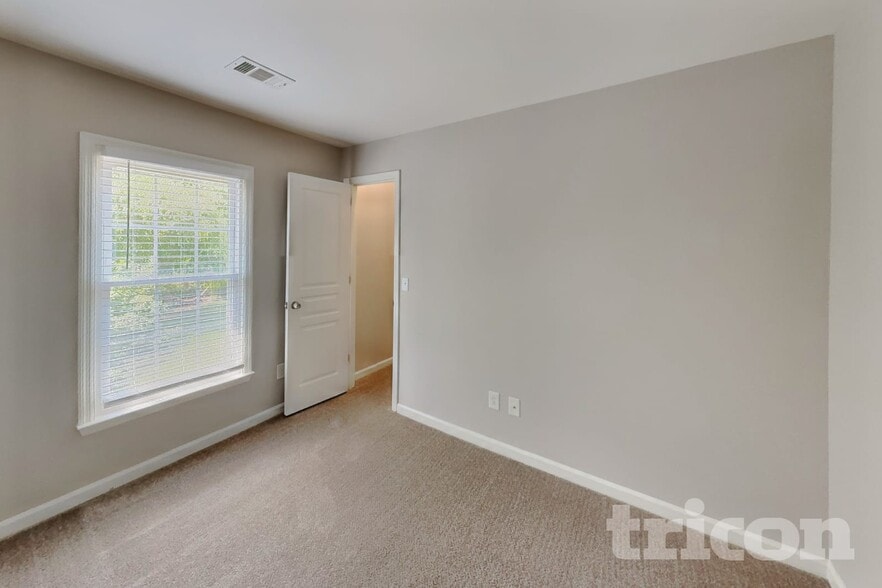 Building Photo - 1267 Buckingham Cir