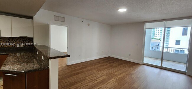 Building Photo - 170 SE 14th St