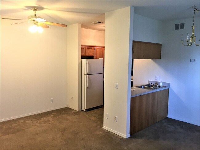 Building Photo - 1774 N Gregg Ave