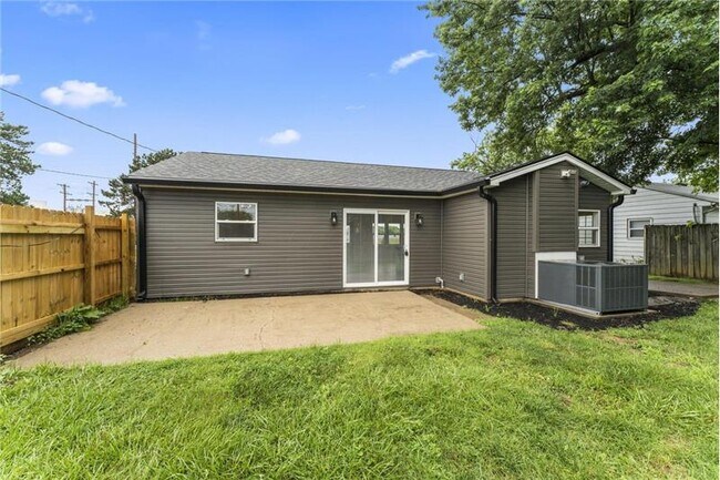 Building Photo - 2420 Woodman Dr