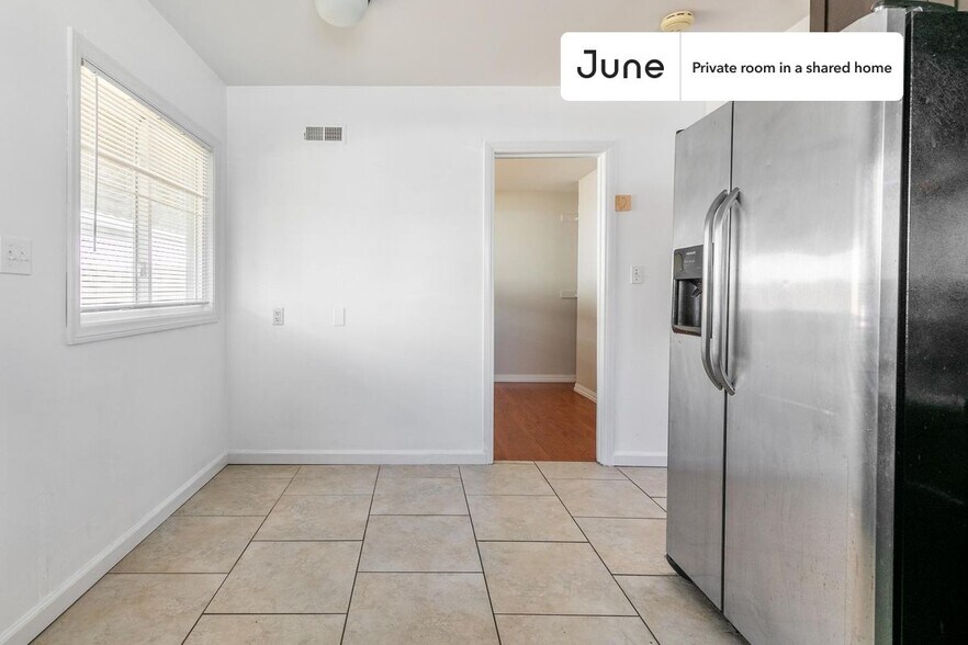 Building Photo - Room in Shared 7 bed/3 bath home