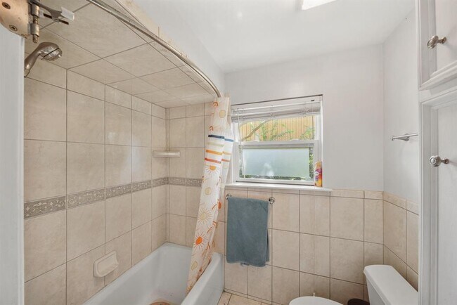 Building Photo - 5439 Imogene St