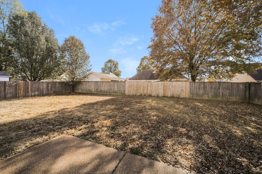 Building Photo - 165 Garden View Dr
