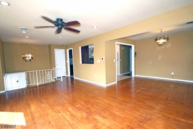 Building Photo - 561 Anderson Ave