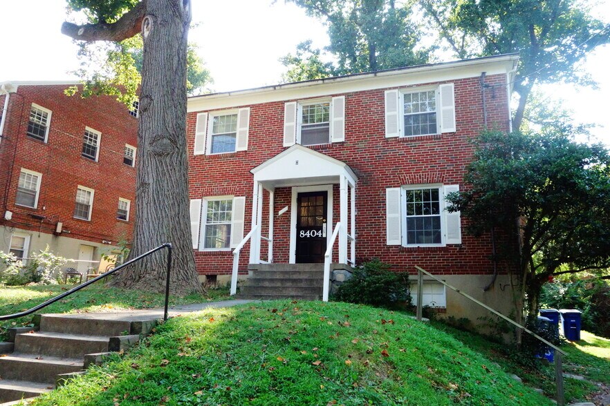 Building Photo - 8404 Greenwood Ave