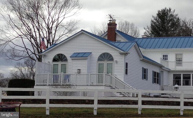 Building Photo - 5590 Old Farm Ln