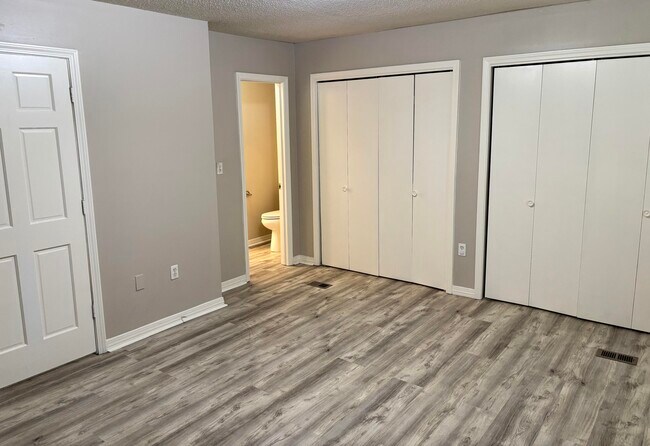 Building Photo - 606 Virginia Oak Ct