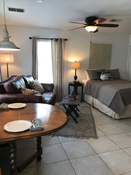 Building Photo - 575 N Broadway