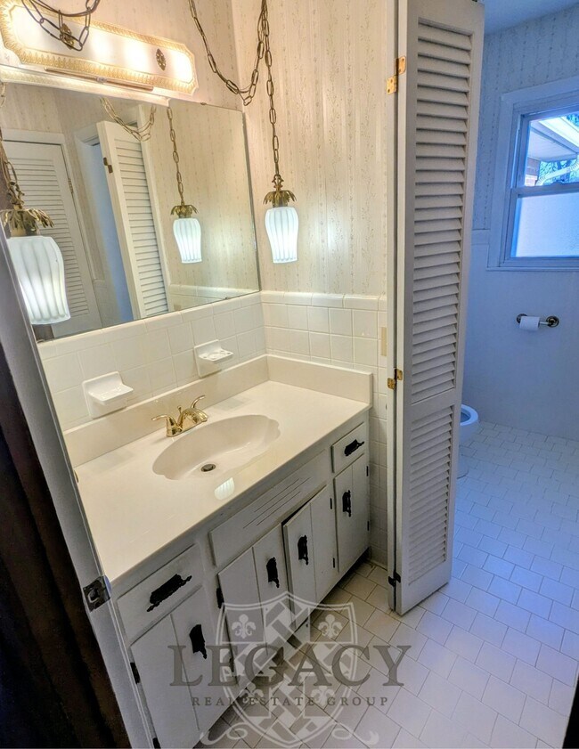 Building Photo - 3042 Old Murfreesboro Rd