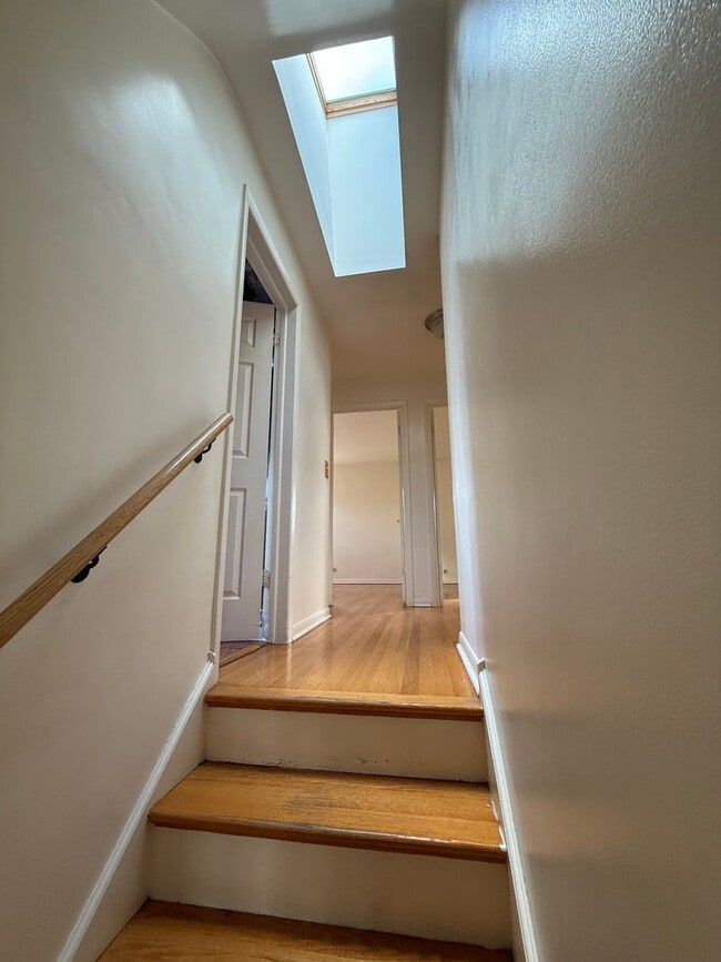 Building Photo - 3bed/2bath Home Fenced Yard Deck 2 Car Garage